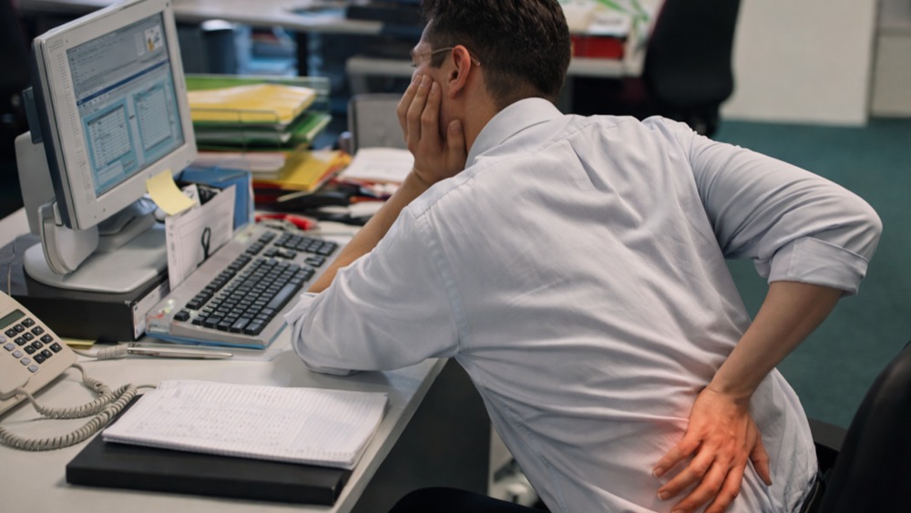腰以外の不調が関係する可能性