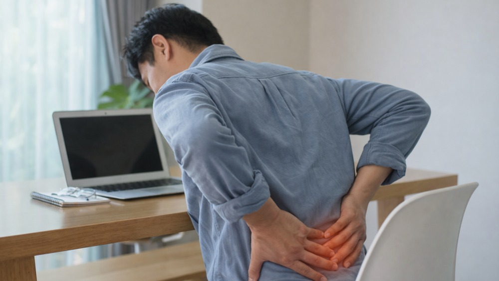 急な腰痛の初期対応で避けたいこと